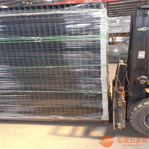 小區(qū)框架護(hù)欄網(wǎng) 雙邊絲防護(hù)欄在場(chǎng)地防護(hù)中的優(yōu)勢(shì)解析